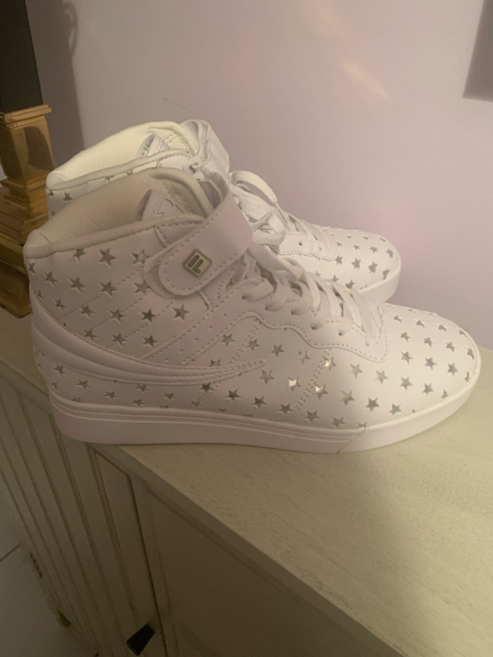 NWOT Fila -Womens White Star-Accent High Top Sneakers - Picture 4 of 8